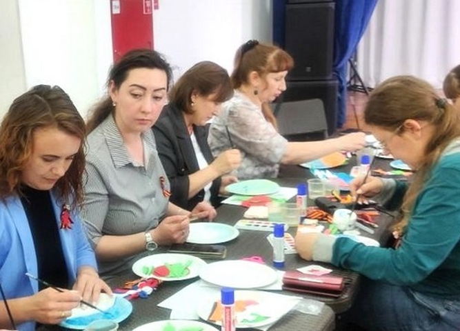 Приглашаем педагогов к участию в региональном семинаре-практикуме «Красочный май»