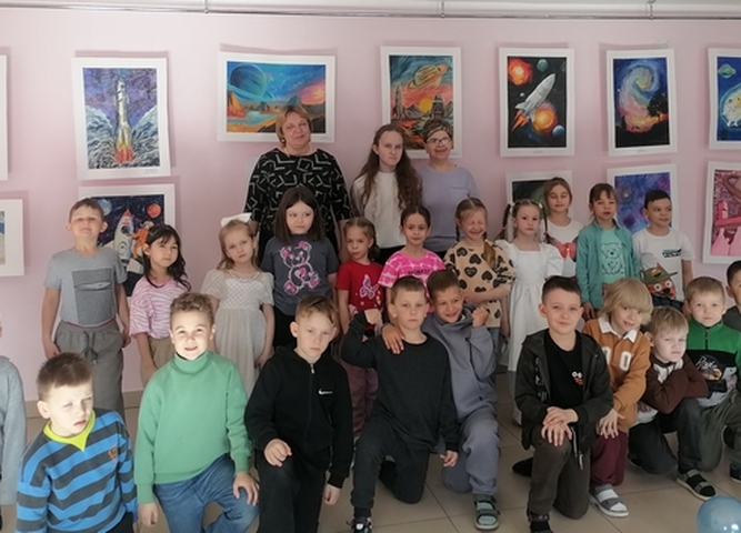 Юные художники Усолья-Сибирского представляют свои космические мечты