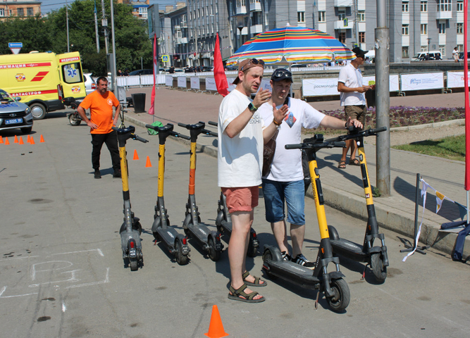 Мероприятие в рамках национального праздника, посвященного молодому поколению России проходит сегодня в областном центре на базе Дома молодежи