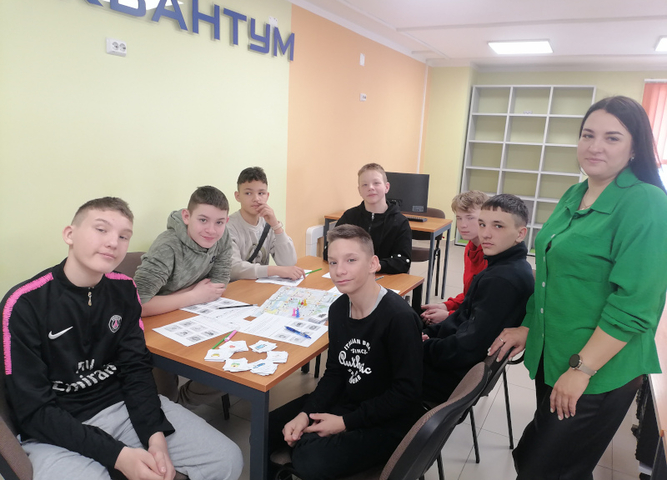 Инженерные каникулы «Под светом звёзд» проходят в детском технопарке «Кванториум Сибирь»