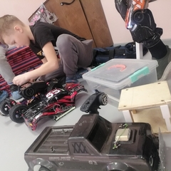 «Квантовый заезд»: юные гонщики покорили трассу детского технопарка «Кванториум Сибирь».