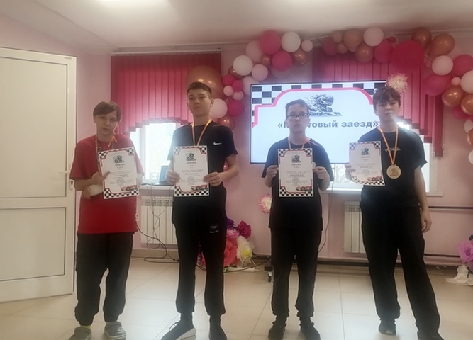 «Квантовый заезд»: юные гонщики покорили трассу детского технопарка «Кванториум Сибирь».