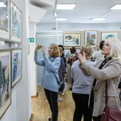 Выставка картин «Сюжеты Сибири» по итогам областного конкурса рисунков открылась в ГВЦ им. Рогаля