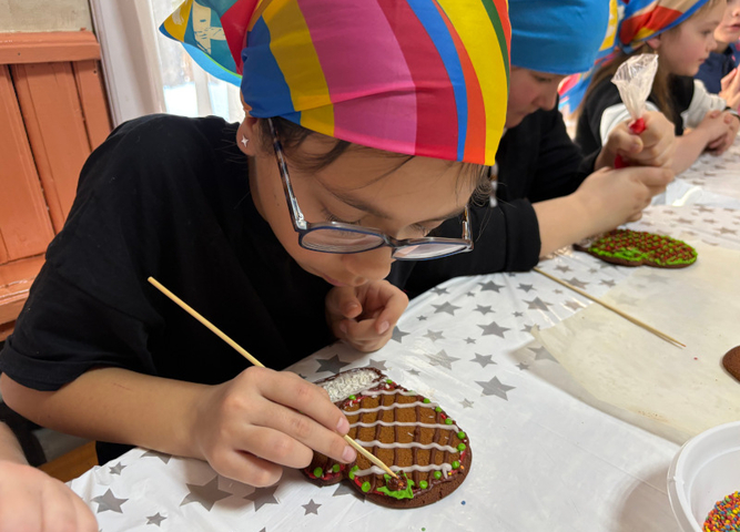 Пряничное волшебство: Новогодний мастер-класс от Большелугского Эко-Центра