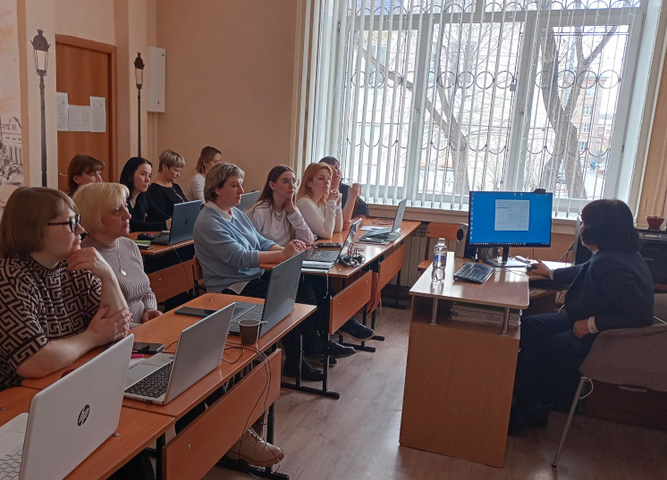 Отдел инновационной работы провел выездной методический семинар «Нейронные сети в работе педагога дополнительного образования»